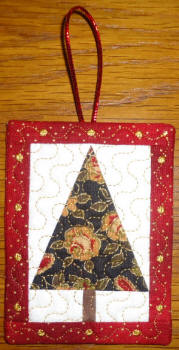 q0523_patchwork_tree_gift_tag_red__made_in_the_hoop.jpg
