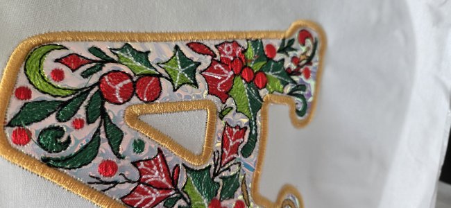 BFC32200 Christmas Applique Alpha