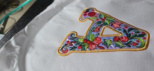 BFC32200 Christmas Applique Alpha
