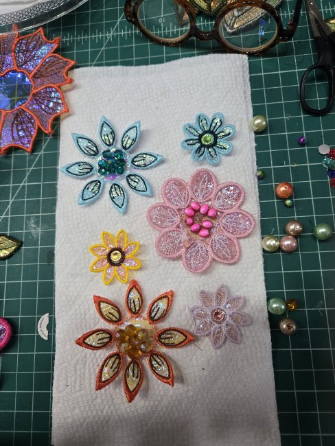 BFC2186 Free Standing Crystal Flowers