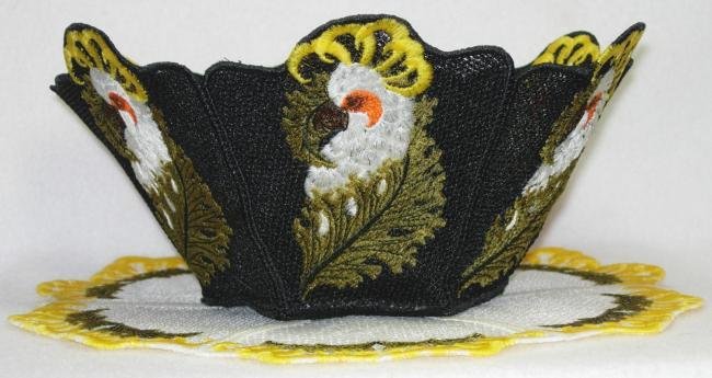 BFC0207 Lace Bowl & Doily Fanciful Cockatoo