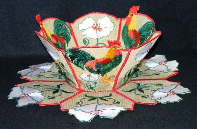 BFC0214 Lace Bowl & Doily - Roosters