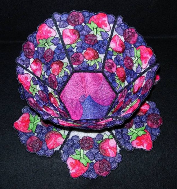 BFC0270 Lace Bowl and Doily Berries