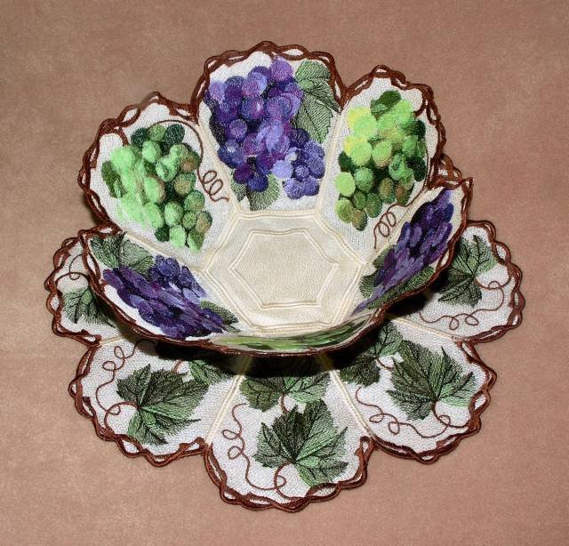 BFC0343 Lace Bowl & Doily  Vintage Grapes