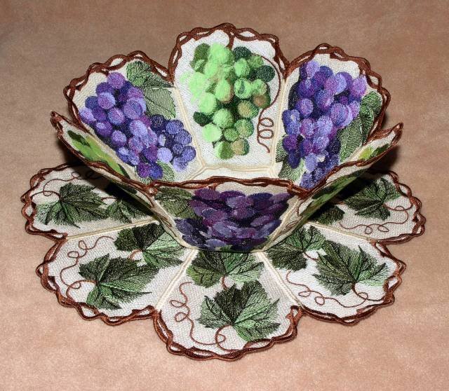 BFC0343 Lace Bowl & Doily  Vintage Grapes